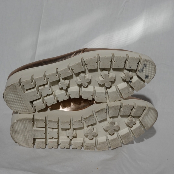 DOROTHY GAYNOR Metallic Rose Gold Laced Oxfords with White Platform Lugg Soles - Picture 2 of 8